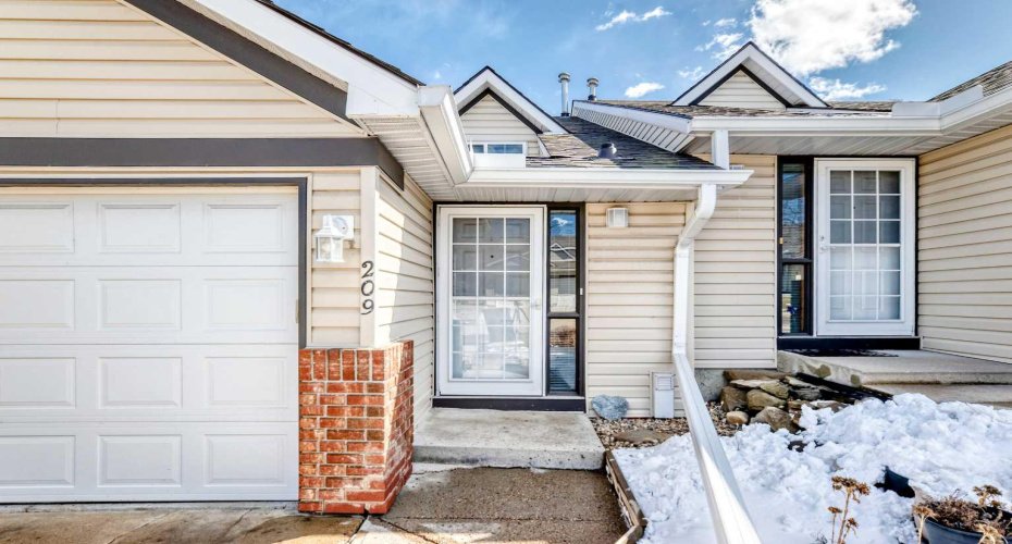 209 Somervale Point, Calgary, Alberta T2Y 3K4, 2 Bedrooms Bedrooms, ,2 BathroomsBathrooms,Residential,For Sale,Somervale,A2300761