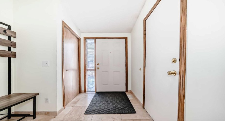 209 Somervale Point, Calgary, Alberta T2Y 3K4, 2 Bedrooms Bedrooms, ,2 BathroomsBathrooms,Residential,For Sale,Somervale,A2300761