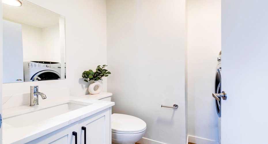 1415 44 Street, Calgary, Alberta T2A 5E6, 2 Bedrooms Bedrooms, ,2 BathroomsBathrooms,Residential,For Sale,44,A2300779
