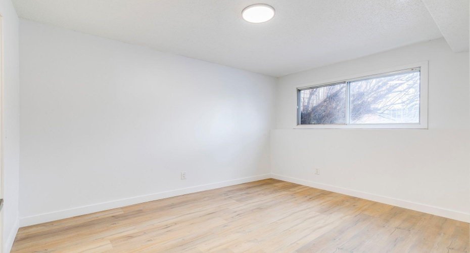 1415 44 Street, Calgary, Alberta T2A 5E6, 2 Bedrooms Bedrooms, ,2 BathroomsBathrooms,Residential,For Sale,44,A2300779