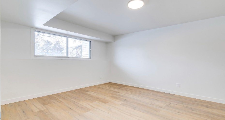1415 44 Street, Calgary, Alberta T2A 5E6, 2 Bedrooms Bedrooms, ,2 BathroomsBathrooms,Residential,For Sale,44,A2300779