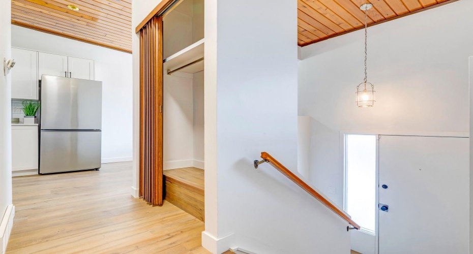 1415 44 Street, Calgary, Alberta T2A 5E6, 2 Bedrooms Bedrooms, ,2 BathroomsBathrooms,Residential,For Sale,44,A2300779