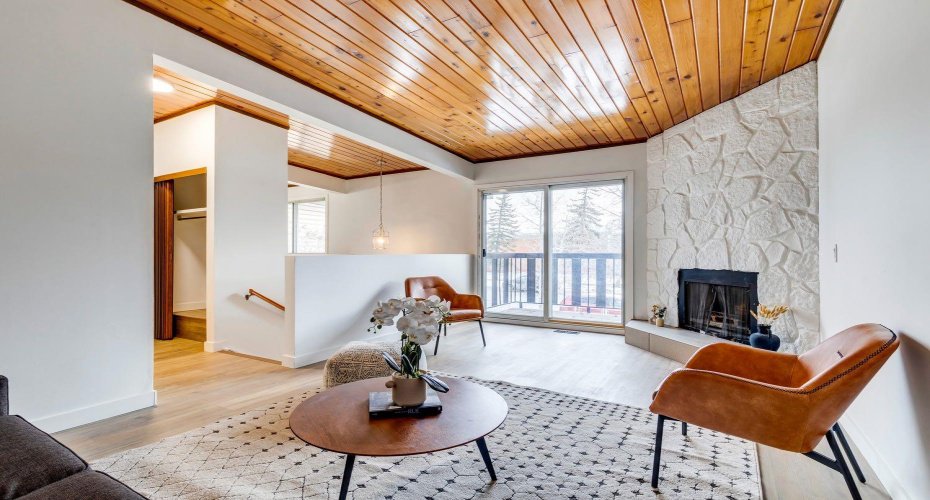 1415 44 Street, Calgary, Alberta T2A 5E6, 2 Bedrooms Bedrooms, ,2 BathroomsBathrooms,Residential,For Sale,44,A2300779