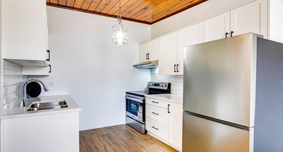 1415 44 Street, Calgary, Alberta T2A 5E6, 2 Bedrooms Bedrooms, ,2 BathroomsBathrooms,Residential,For Sale,44,A2300779
