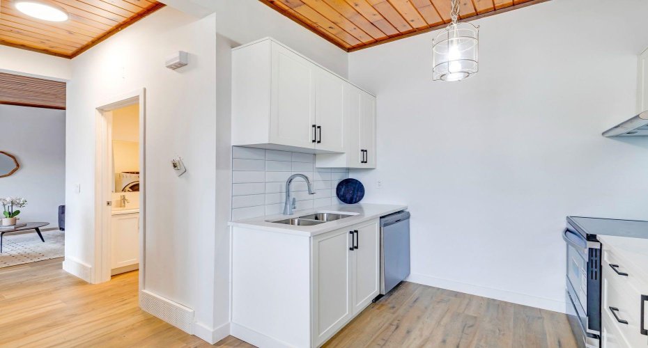 1415 44 Street, Calgary, Alberta T2A 5E6, 2 Bedrooms Bedrooms, ,2 BathroomsBathrooms,Residential,For Sale,44,A2300779