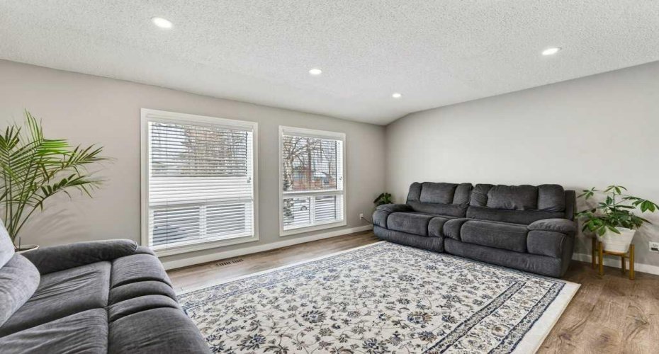 96 Templehill Drive, Calgary, Alberta T1Y 4C3, 4 Bedrooms Bedrooms, ,3 BathroomsBathrooms,Residential,For Sale,Templehill,A2298994