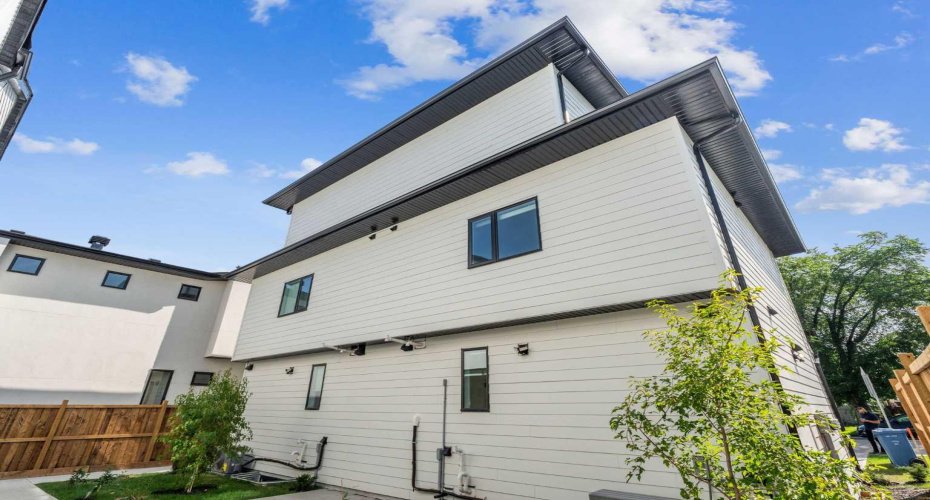 2831 36 Street, Calgary, Alberta T3E 2Z9, ,Commercial,For Sale,36,A2300796