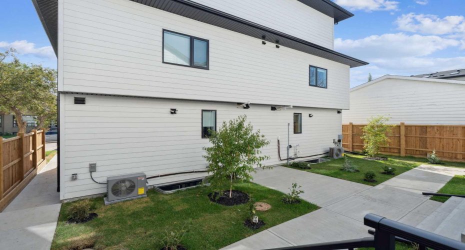 2831 36 Street, Calgary, Alberta T3E 2Z9, ,Commercial,For Sale,36,A2300796