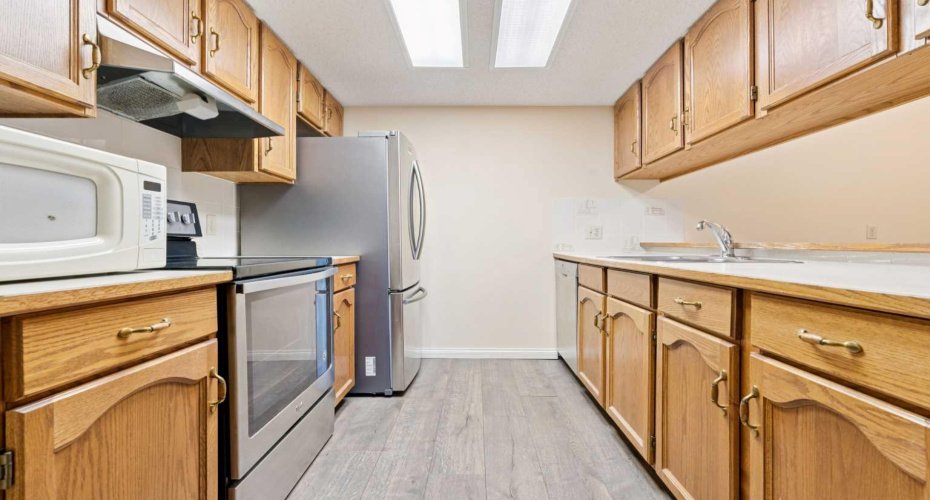 2011 University Drive, Calgary, Alberta T2N 4T4, 2 Bedrooms Bedrooms, ,2 BathroomsBathrooms,Residential,For Sale,University,A2300806