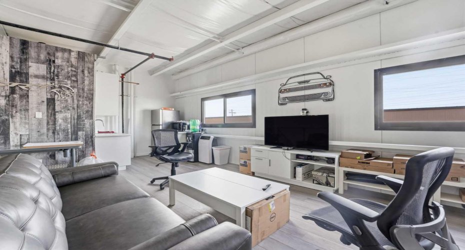 Flexible mezzanine space