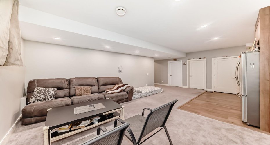 193 Kinniburgh Circle, Chestermere, Alberta T1X 0P8, 5 Bedrooms Bedrooms, ,3 BathroomsBathrooms,Residential,For Sale,Kinniburgh,A2300713