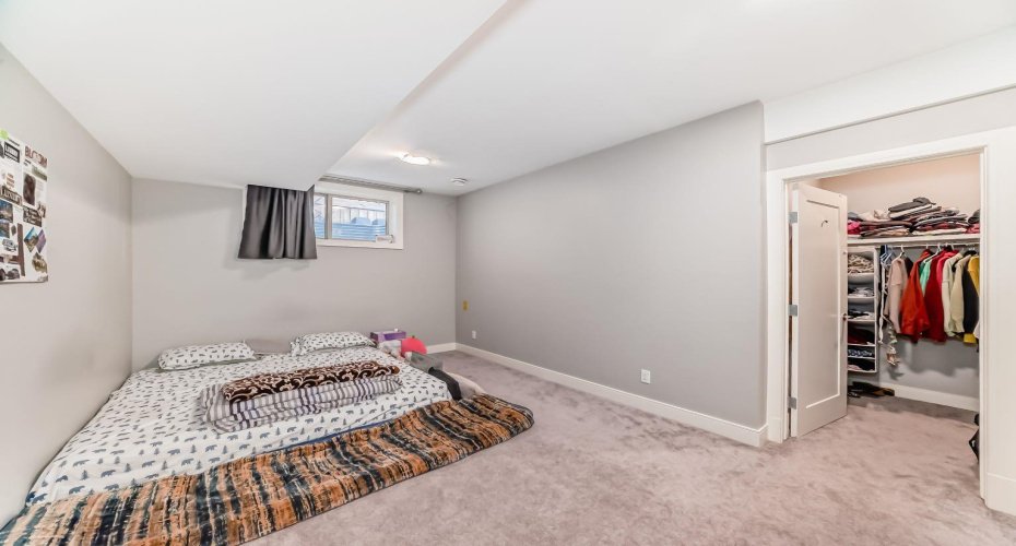 193 Kinniburgh Circle, Chestermere, Alberta T1X 0P8, 5 Bedrooms Bedrooms, ,3 BathroomsBathrooms,Residential,For Sale,Kinniburgh,A2300713