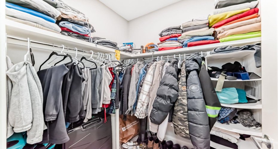 193 Kinniburgh Circle, Chestermere, Alberta T1X 0P8, 5 Bedrooms Bedrooms, ,3 BathroomsBathrooms,Residential,For Sale,Kinniburgh,A2300713