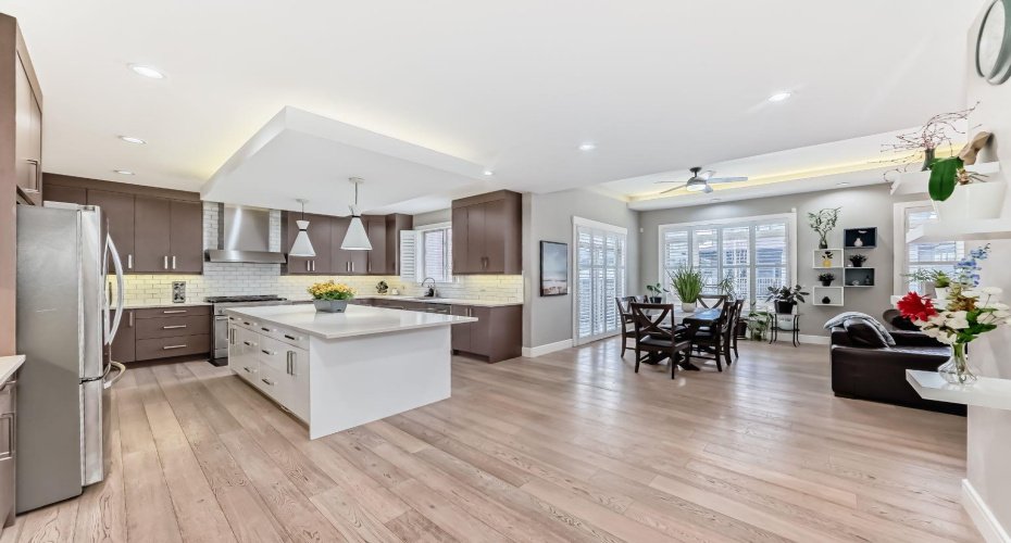 193 Kinniburgh Circle, Chestermere, Alberta T1X 0P8, 5 Bedrooms Bedrooms, ,3 BathroomsBathrooms,Residential,For Sale,Kinniburgh,A2300713