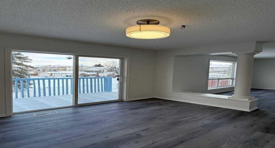 42 Somerside Place, Calgary, Alberta T2Y 3V3, 3 Bedrooms Bedrooms, ,3 BathroomsBathrooms,Residential,For Sale,Somerside,A2299458