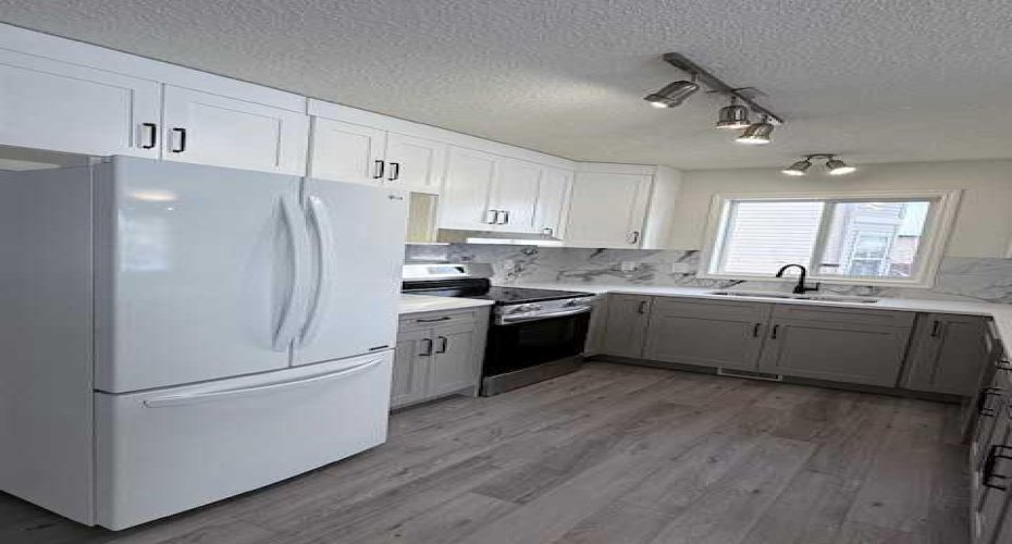 42 Somerside Place, Calgary, Alberta T2Y 3V3, 3 Bedrooms Bedrooms, ,3 BathroomsBathrooms,Residential,For Sale,Somerside,A2299458