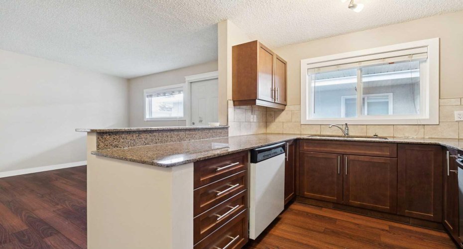 605 67 Avenue, Calgary, Alberta T2V0M3, 1 Bedroom Bedrooms, ,1 BathroomBathrooms,Residential,For Sale,67,A2300361