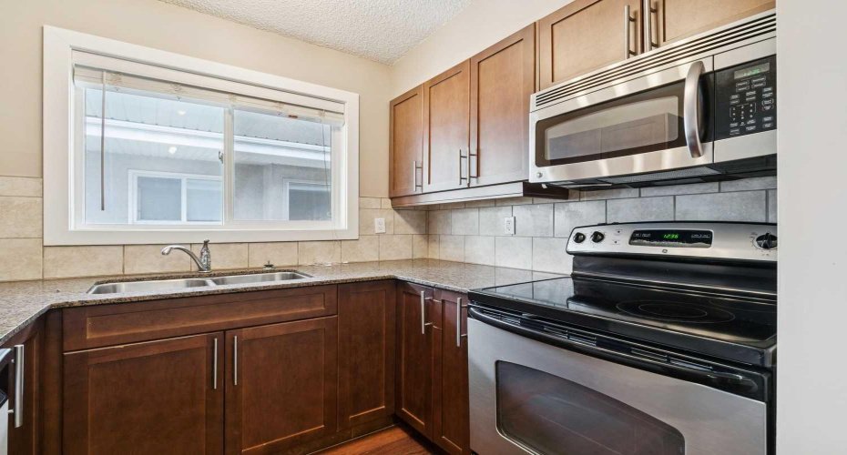 605 67 Avenue, Calgary, Alberta T2V0M3, 1 Bedroom Bedrooms, ,1 BathroomBathrooms,Residential,For Sale,67,A2300361
