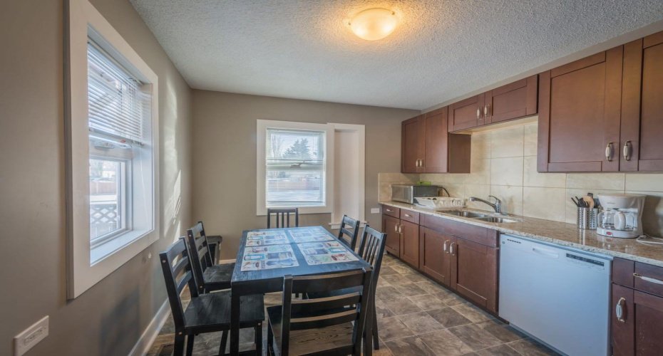 206 15 Avenue, Calgary, Alberta T2E 1G9, 2 Bedrooms Bedrooms, ,2 BathroomsBathrooms,Residential,For Sale,15,A2300808