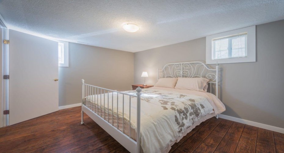 206 15 Avenue, Calgary, Alberta T2E 1G9, 2 Bedrooms Bedrooms, ,2 BathroomsBathrooms,Residential,For Sale,15,A2300808