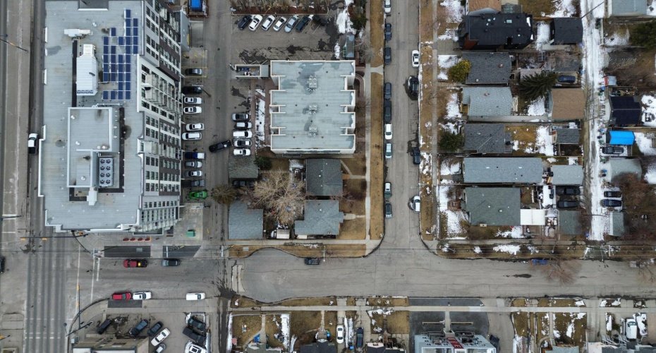 206 15 Avenue, Calgary, Alberta T2E 1G9, 2 Bedrooms Bedrooms, ,2 BathroomsBathrooms,Residential,For Sale,15,A2300808
