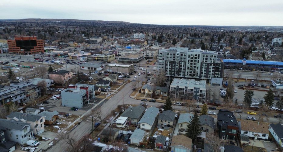 206 15 Avenue, Calgary, Alberta T2E 1G9, 2 Bedrooms Bedrooms, ,2 BathroomsBathrooms,Residential,For Sale,15,A2300808