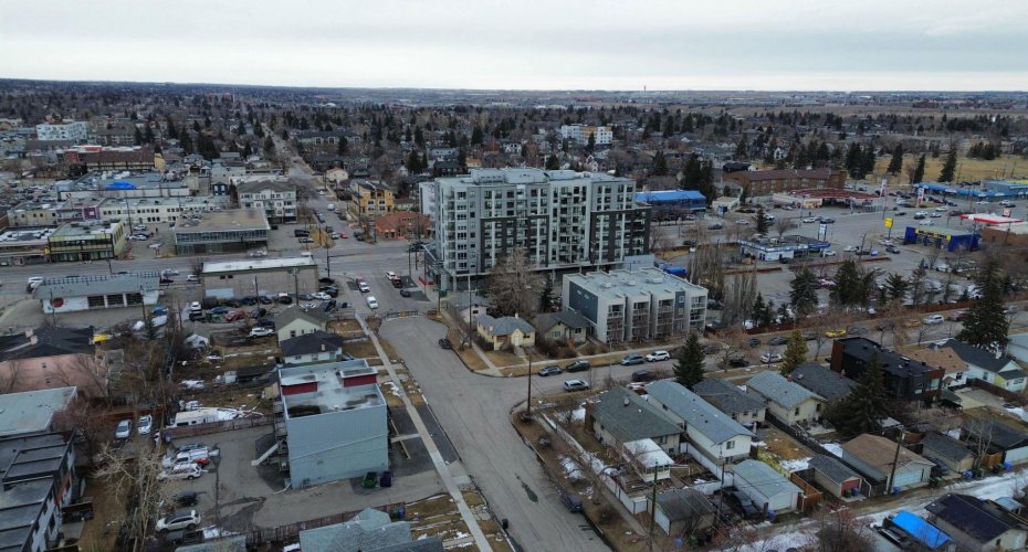 206 15 Avenue, Calgary, Alberta T2E 1G9, 2 Bedrooms Bedrooms, ,2 BathroomsBathrooms,Residential,For Sale,15,A2300808
