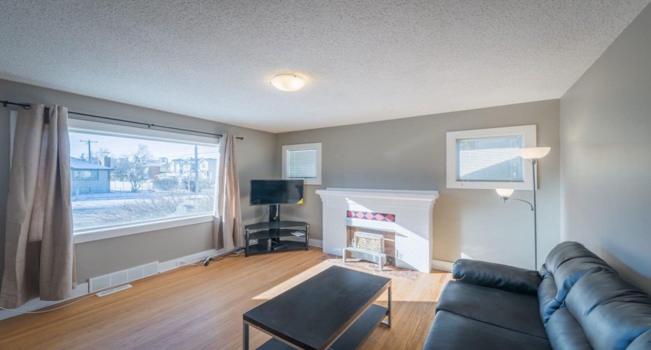 206 15 Avenue, Calgary, Alberta T2E 1G9, 2 Bedrooms Bedrooms, ,2 BathroomsBathrooms,Residential,For Sale,15,A2300808