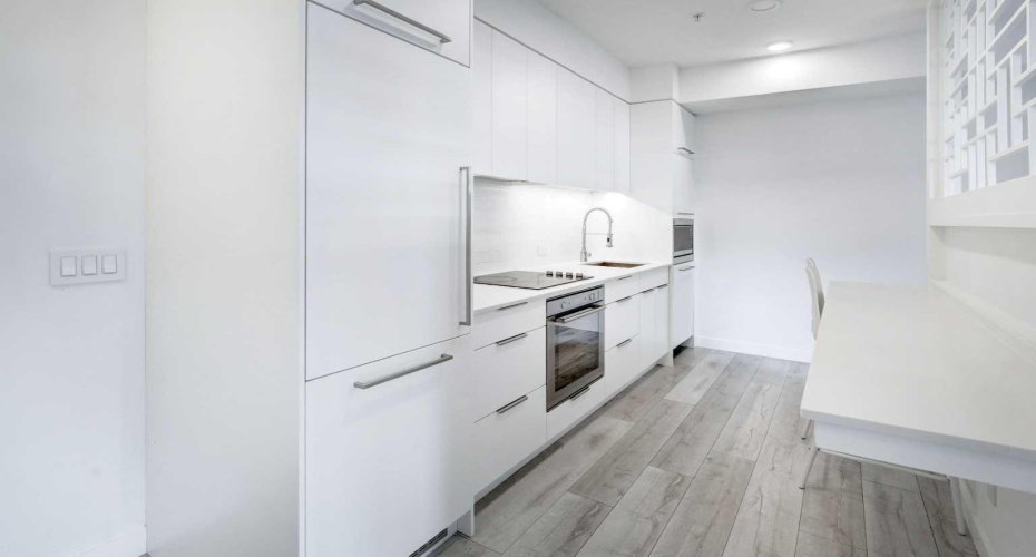 Kitchen with a Bar