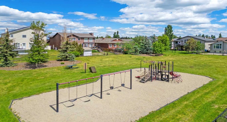 1205 Hillcrest Manor Estate, Strathmore, Alberta T1P 0B9, 4 Bedrooms Bedrooms, ,3 BathroomsBathrooms,Residential,For Sale,Hillcrest Manor,A2301059