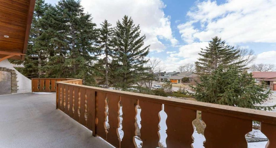 764 East Chestermere Drive, Chestermere, Alberta T1X 1A6, 3 Bedrooms Bedrooms, ,3 BathroomsBathrooms,Residential,For Sale,East Chestermere,A2301211