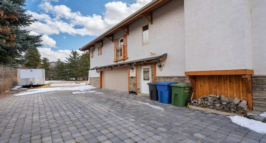 764 East Chestermere Drive, Chestermere, Alberta T1X 1A6, 3 Bedrooms Bedrooms, ,3 BathroomsBathrooms,Residential,For Sale,East Chestermere,A2301211