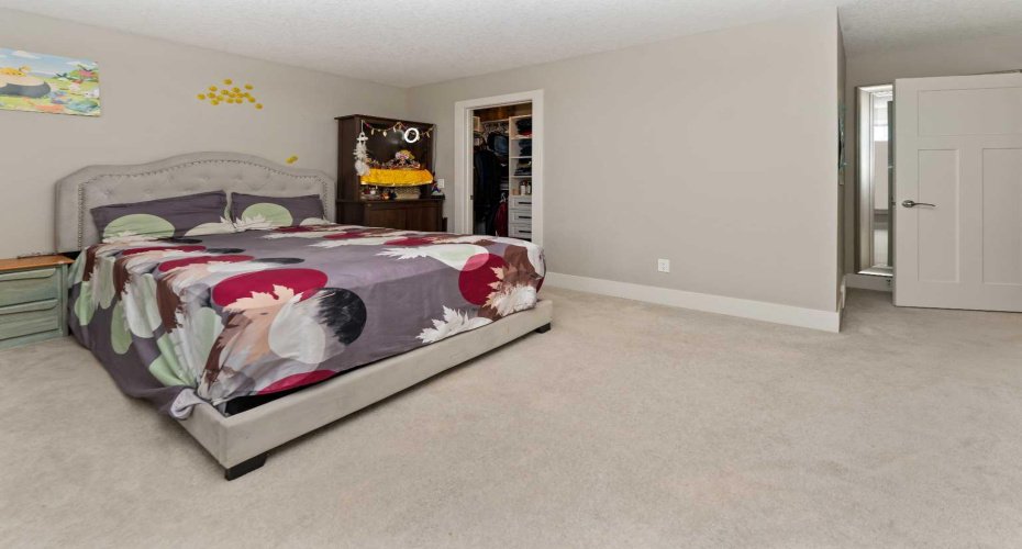 129 Kinniburgh Gardens, Chestermere, Alberta T1X0R7, 5 Bedroom Bedrooms, 0 ,4 BathroomBathrooms,Residential,For Sale,Kinniburgh,0,A2301272