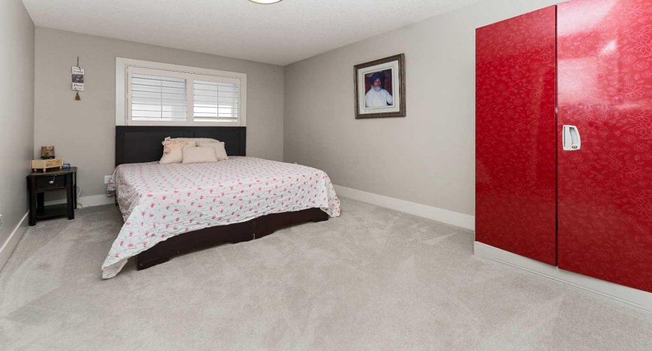 129 Kinniburgh Gardens, Chestermere, Alberta T1X0R7, 5 Bedroom Bedrooms, 0 ,4 BathroomBathrooms,Residential,For Sale,Kinniburgh,0,A2301272