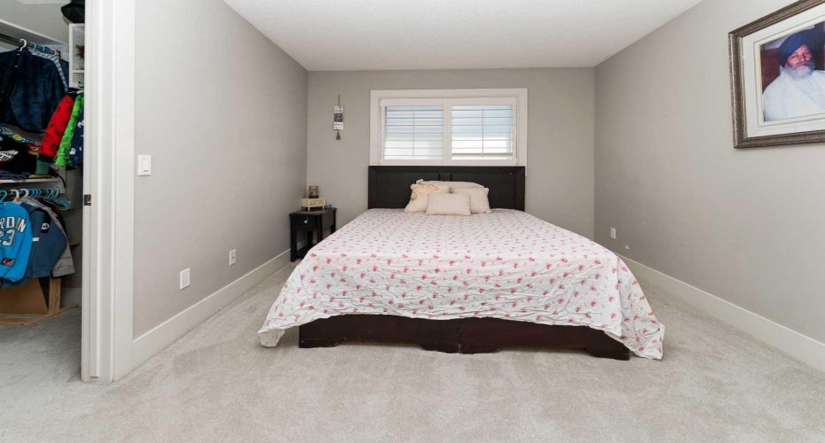 129 Kinniburgh Gardens, Chestermere, Alberta T1X0R7, 5 Bedroom Bedrooms, 0 ,4 BathroomBathrooms,Residential,For Sale,Kinniburgh,0,A2301272