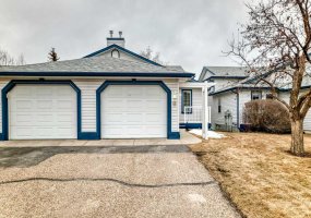 33 Stonegate Drive, Airdrie, Alberta T4B 2V6, 3 Bedrooms Bedrooms, ,3 BathroomsBathrooms,Residential,For Sale,Stonegate,A2301791