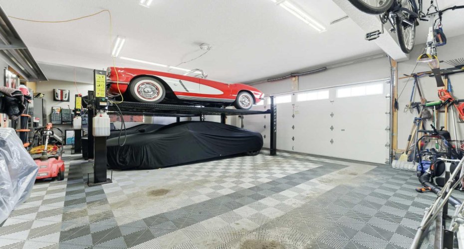 Spacious Garage