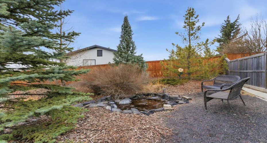 964 East Chestermere, Chestermere, Alberta T1X 1R2, 5 Bedrooms Bedrooms, ,4 BathroomsBathrooms,Residential,For Sale,East Chestermere,A2298539