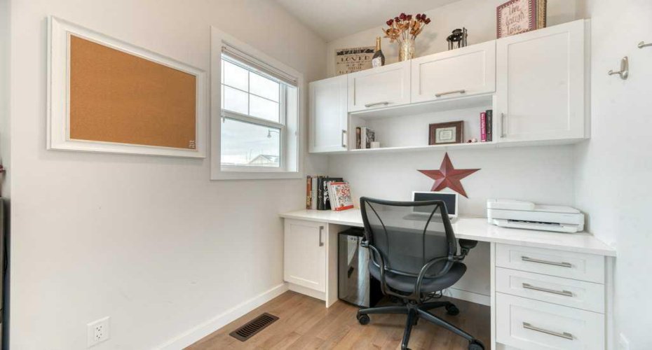 204 Sundown Road, Cochrane, Alberta T4C 2M5, 4 Bedrooms Bedrooms, ,4 BathroomsBathrooms,Residential,For Sale,Sundown,A2301329