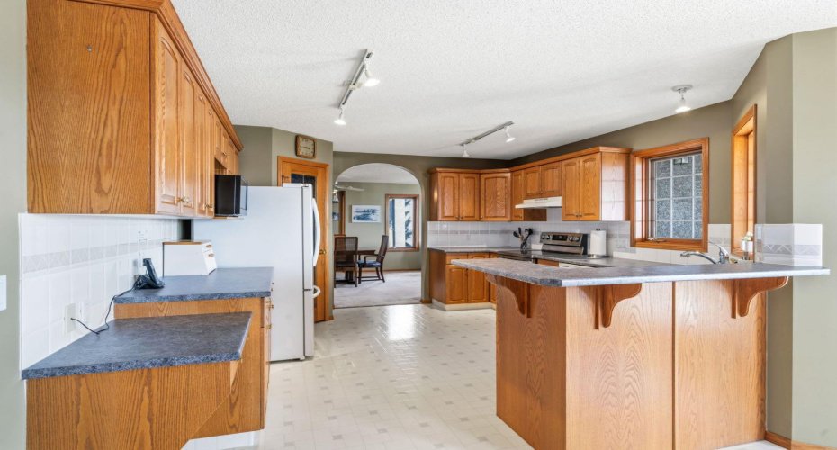 48 Headlands Close, Cochrane, Alberta T4C 1M3, 4 Bedrooms Bedrooms, ,3 BathroomsBathrooms,Residential,For Sale,Headlands,A2301386