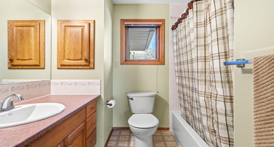 48 Headlands Close, Cochrane, Alberta T4C 1M3, 4 Bedrooms Bedrooms, ,3 BathroomsBathrooms,Residential,For Sale,Headlands,A2301386