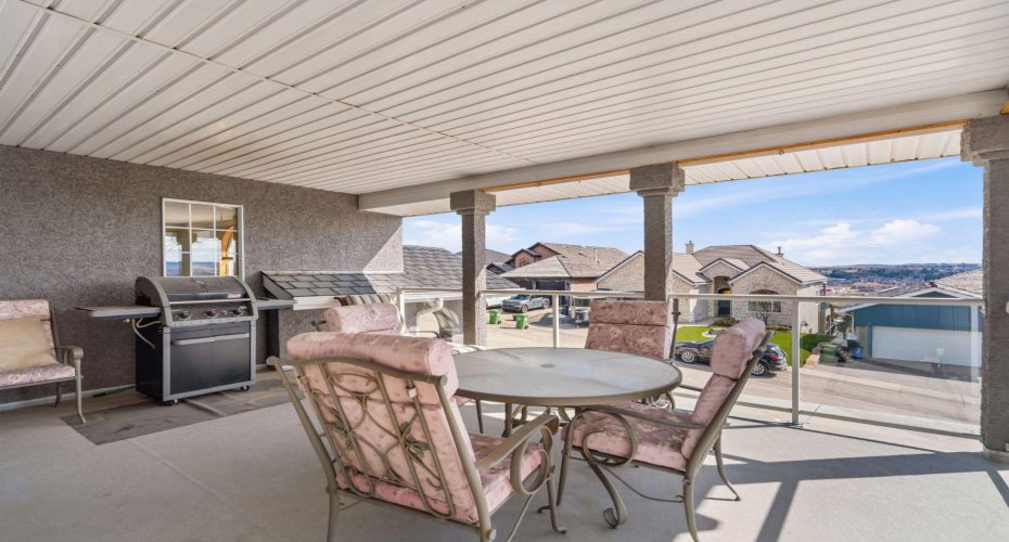 48 Headlands Close, Cochrane, Alberta T4C 1M3, 4 Bedrooms Bedrooms, ,3 BathroomsBathrooms,Residential,For Sale,Headlands,A2301386