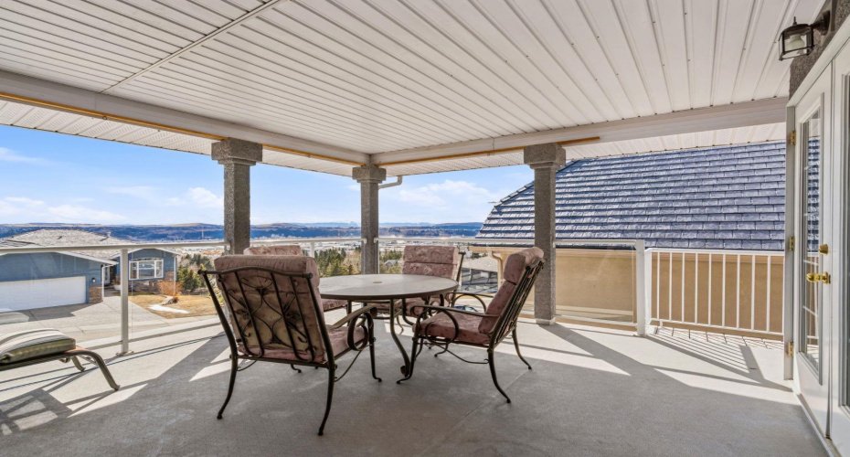 48 Headlands Close, Cochrane, Alberta T4C 1M3, 4 Bedrooms Bedrooms, ,3 BathroomsBathrooms,Residential,For Sale,Headlands,A2301386