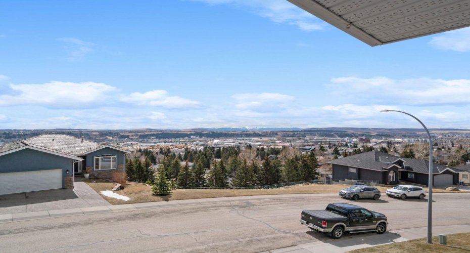 48 Headlands Close, Cochrane, Alberta T4C 1M3, 4 Bedrooms Bedrooms, ,3 BathroomsBathrooms,Residential,For Sale,Headlands,A2301386