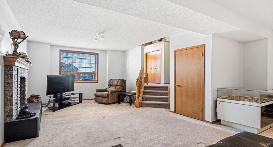 48 Headlands Close, Cochrane, Alberta T4C 1M3, 4 Bedrooms Bedrooms, ,3 BathroomsBathrooms,Residential,For Sale,Headlands,A2301386