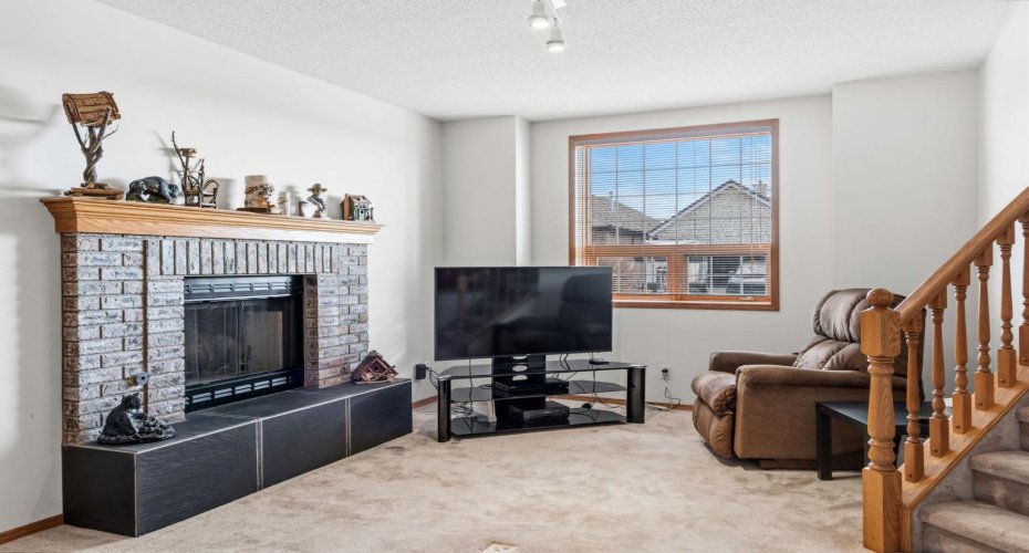 48 Headlands Close, Cochrane, Alberta T4C 1M3, 4 Bedrooms Bedrooms, ,3 BathroomsBathrooms,Residential,For Sale,Headlands,A2301386