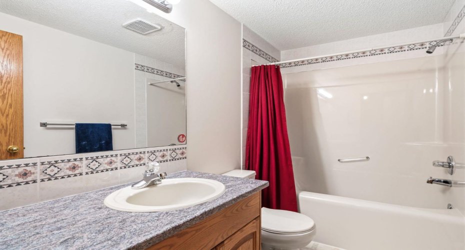 48 Headlands Close, Cochrane, Alberta T4C 1M3, 4 Bedrooms Bedrooms, ,3 BathroomsBathrooms,Residential,For Sale,Headlands,A2301386