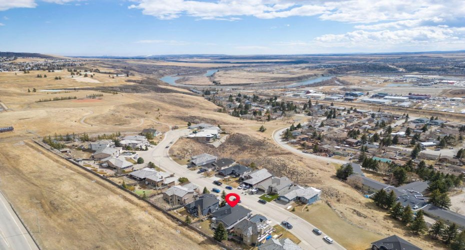 48 Headlands Close, Cochrane, Alberta T4C 1M3, 4 Bedrooms Bedrooms, ,3 BathroomsBathrooms,Residential,For Sale,Headlands,A2301386