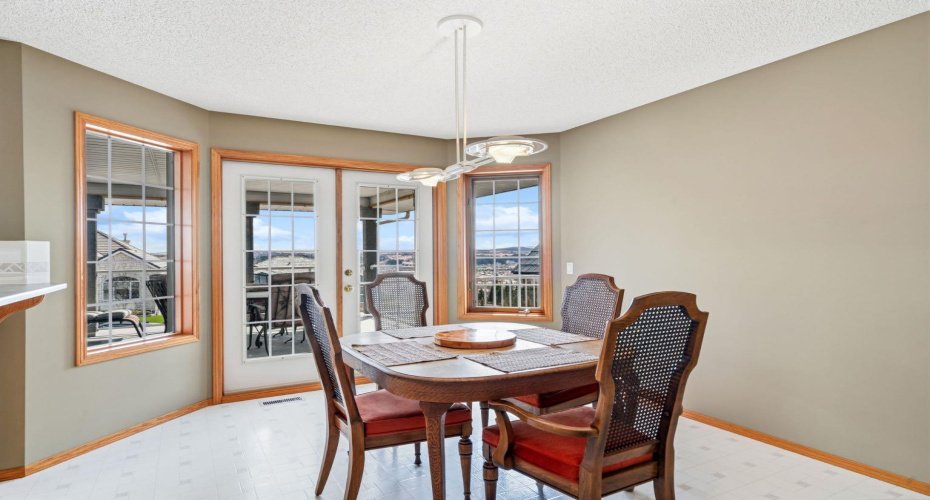 48 Headlands Close, Cochrane, Alberta T4C 1M3, 4 Bedrooms Bedrooms, ,3 BathroomsBathrooms,Residential,For Sale,Headlands,A2301386