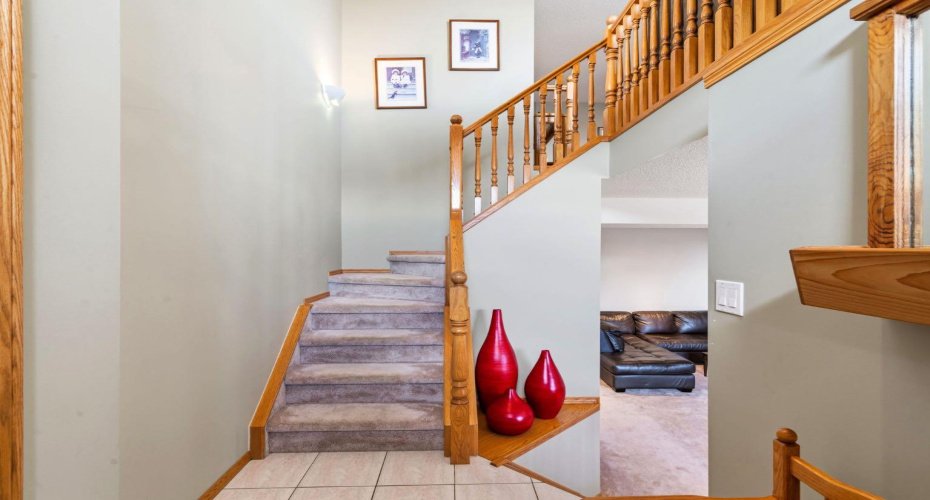 48 Headlands Close, Cochrane, Alberta T4C 1M3, 4 Bedrooms Bedrooms, ,3 BathroomsBathrooms,Residential,For Sale,Headlands,A2301386